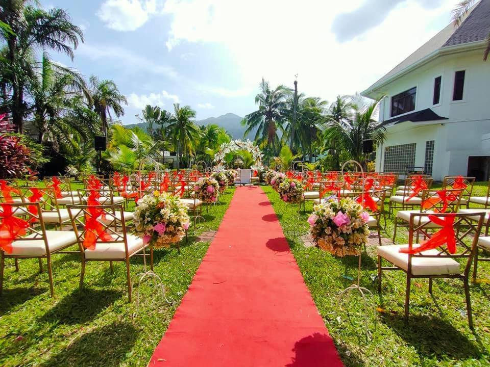 Chateau Bleu Resort Каламба Екстер'єр фото