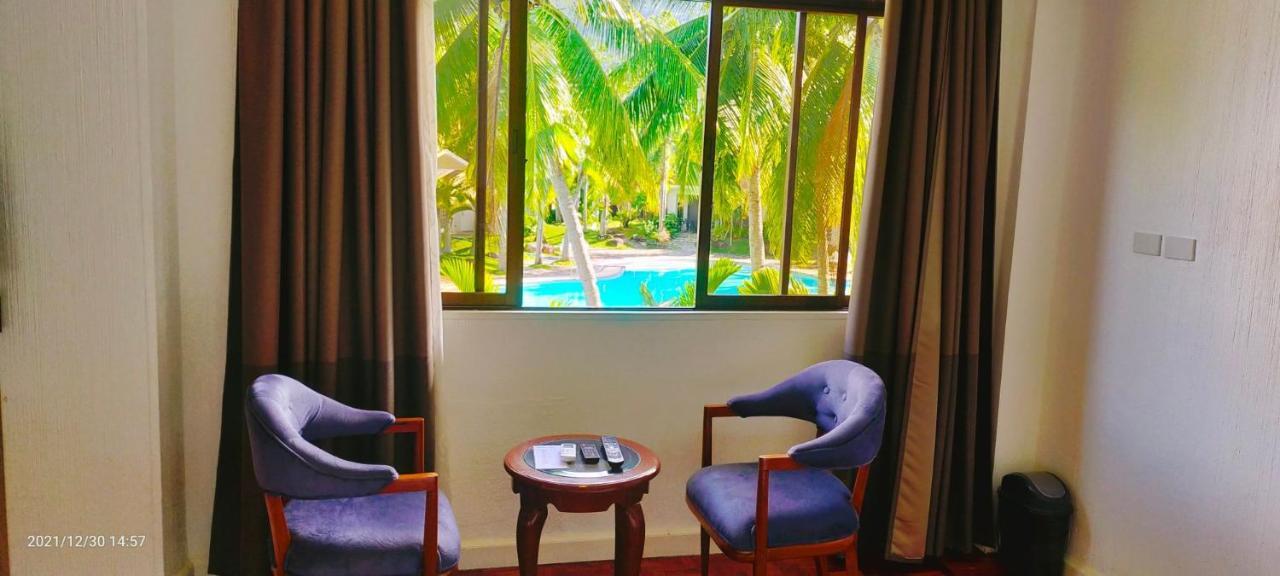 Chateau Bleu Resort Каламба Екстер'єр фото